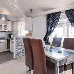 Family-friendly With Swimming Pool - 2419