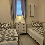 Family-friendly With Swimming Pool - 2419 Apartamento