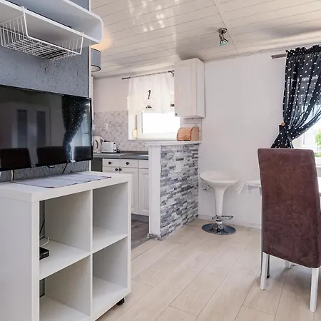 Apartment Family Friendly With A Swimming Pool - 2419 Novi Vinodolski