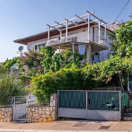 Family Friendly With A Swimming Pool - 2419 Apartment Novi Vinodolski