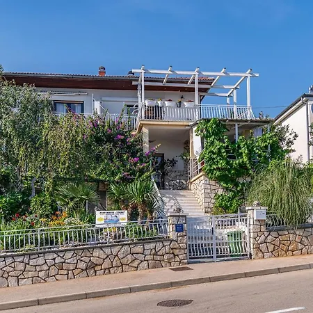 Apartment Family Friendly With A Swimming Pool - 2419 Novi Vinodolski