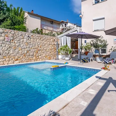 Family Friendly With A Swimming Pool - 2419