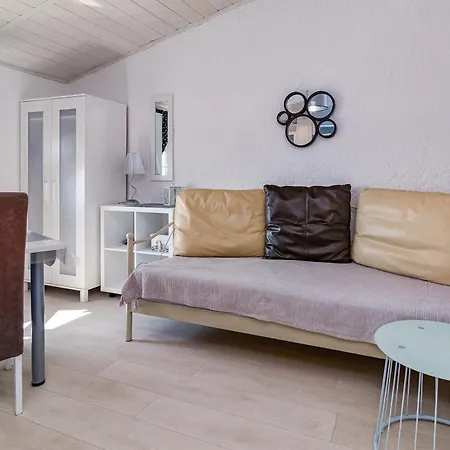 Apartment Family Friendly With A Swimming Pool - 2419 Novi Vinodolski