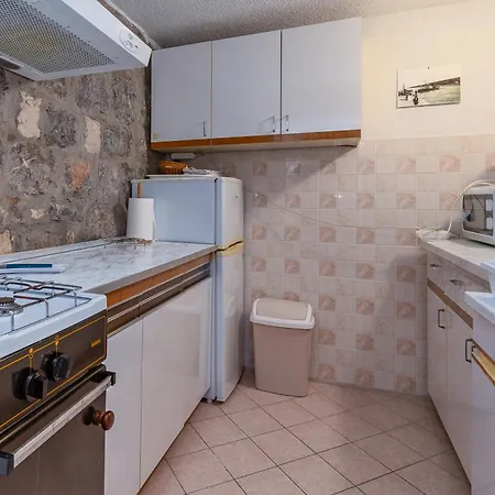 Family Friendly With A Swimming Pool - 2419