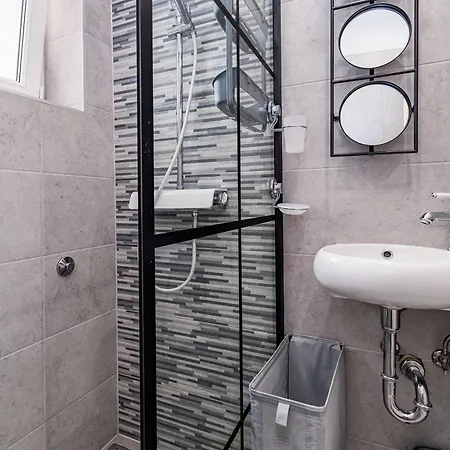 Family Friendly With A Swimming Pool - 2419 Apartment