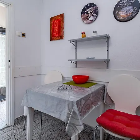 Apartment Family Friendly With A Swimming Pool - 2419