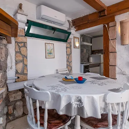 Apartment Family Friendly With A Swimming Pool - 2419 Novi Vinodolski