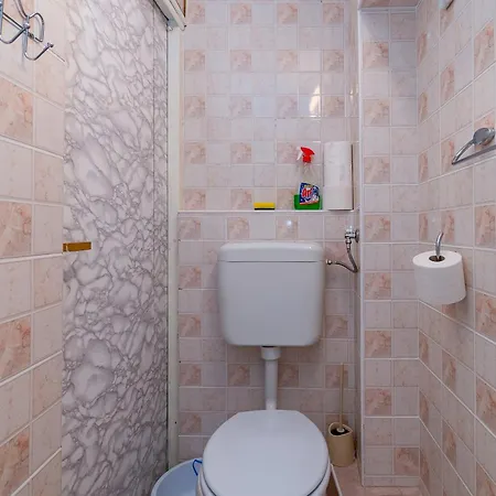 Family Friendly With A Swimming Pool - 2419