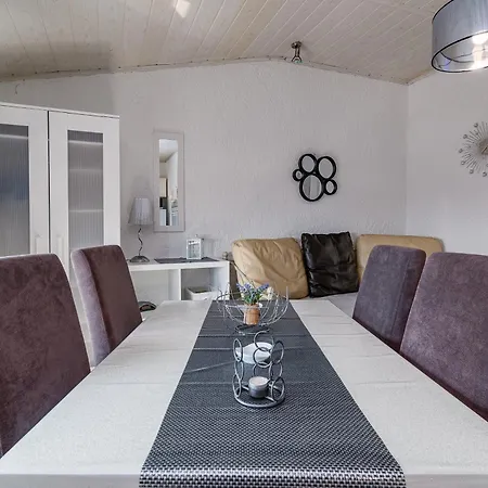 Family Friendly With A Swimming Pool - 2419 Apartment