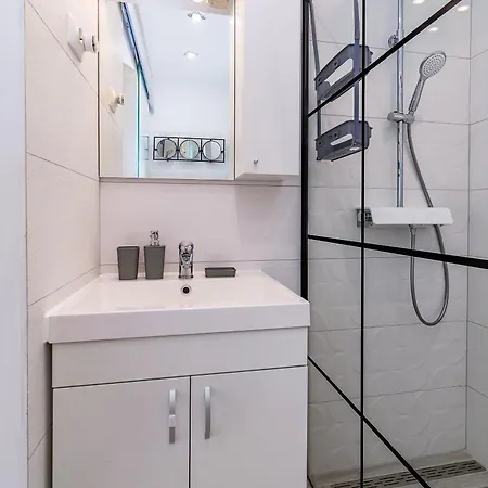 Family Friendly With A Swimming Pool - 2419