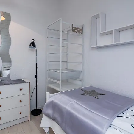Family Friendly With A Swimming Pool - 2419 Apartment