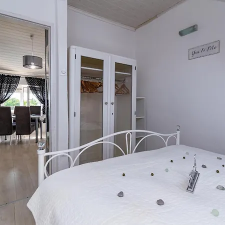 Apartment Family Friendly With A Swimming Pool - 2419