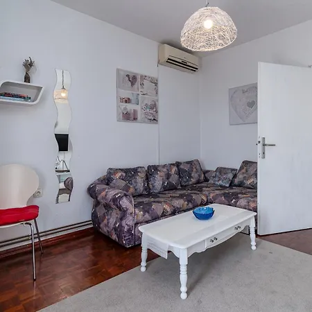 Apartment Family Friendly With A Swimming Pool - 2419 Novi Vinodolski