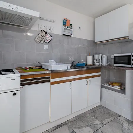 Apartment Family Friendly With A Swimming Pool - 2419 Novi Vinodolski
