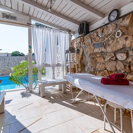 Family-friendly With Swimming Pool - 2419