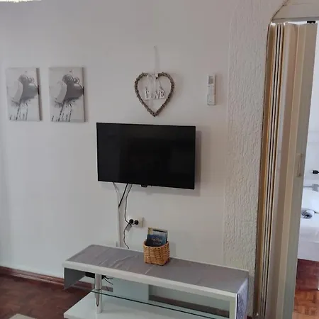Appartamento Family-friendly With Swimming Pool - 2419