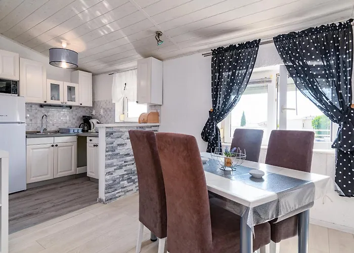 Family-friendly With Swimming Pool - 2419